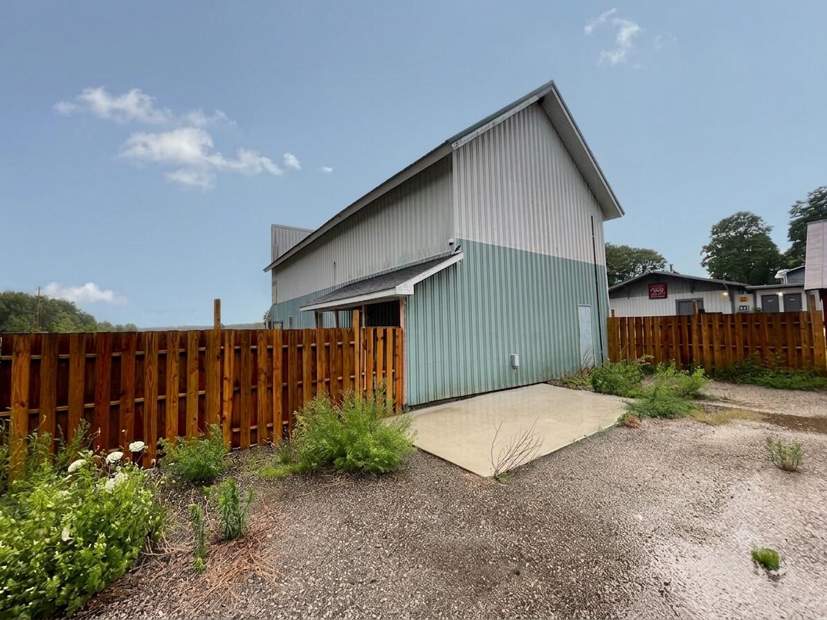 10978 East 8 Mile Road Tustin, MI 49688 - Photo 4 of 14 IMG_1717
