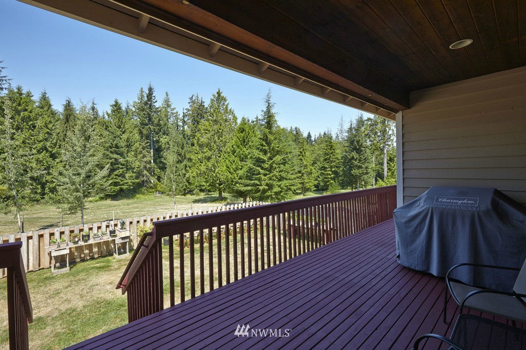 8901 Southeast View Park Road Port Orchard, WA 98367 - Photo 11 of 25 Gallery Image 11