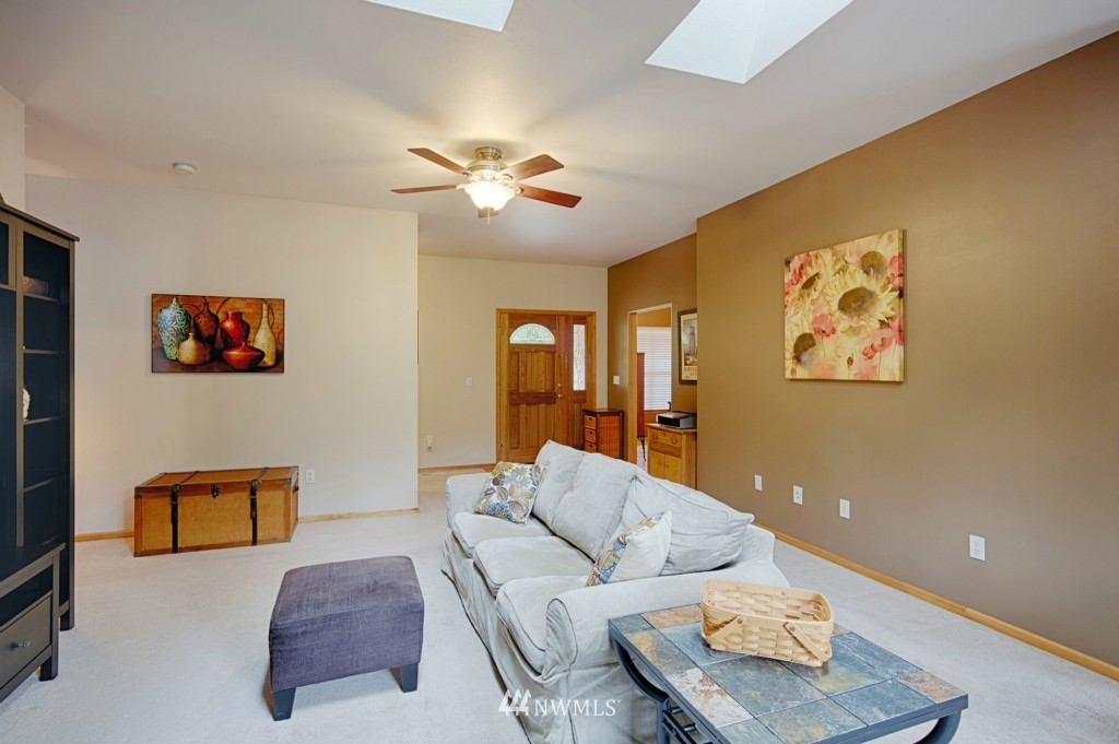 8901 Southeast View Park Road Port Orchard, WA 98367 - Photo 12 of 25 Gallery Image 12
