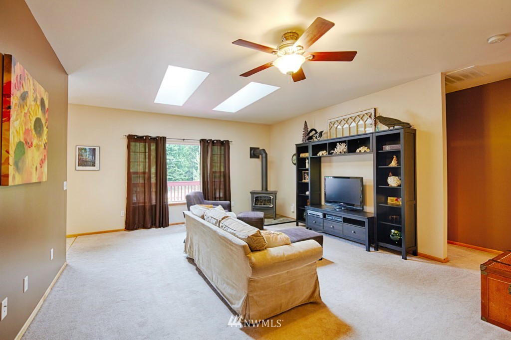 8901 Southeast View Park Road Port Orchard, WA 98367 - Photo 14 of 25 Gallery Image 14