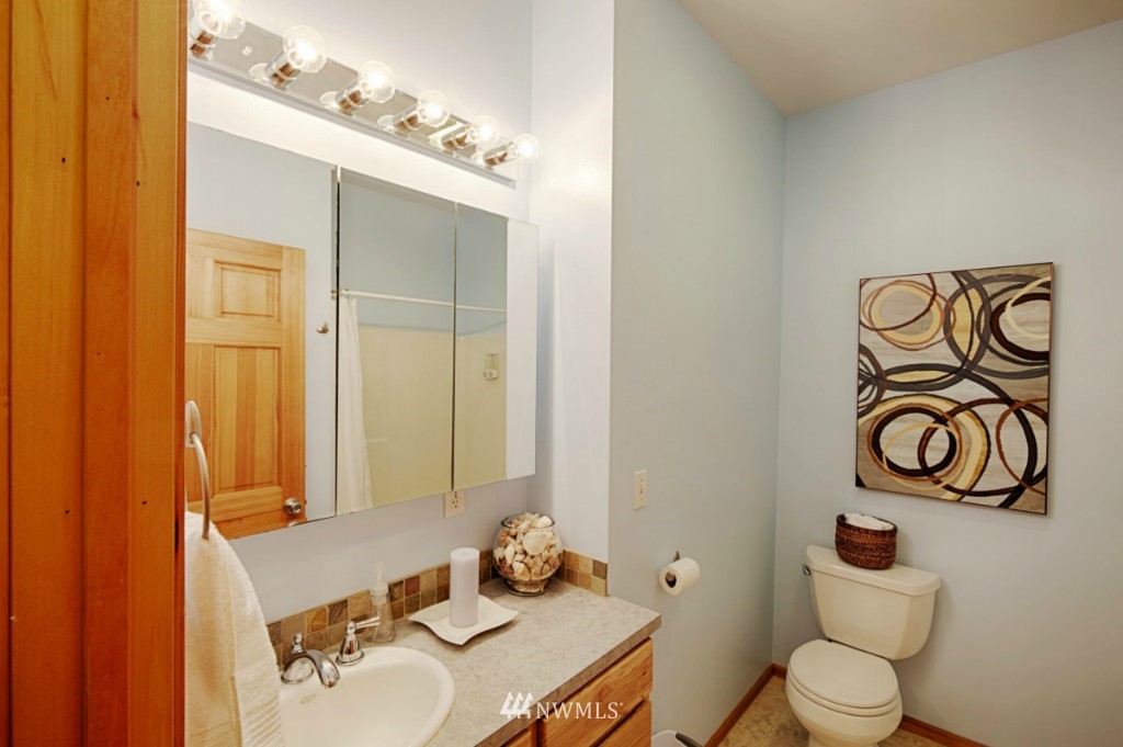 8901 Southeast View Park Road Port Orchard, WA 98367 - Photo 15 of 25 Gallery Image 15