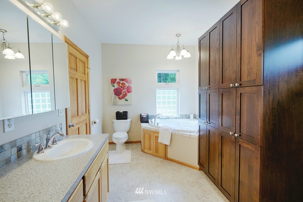 8901 Southeast View Park Road Port Orchard, WA 98367 - Photo 18 of 25 Gallery Image 18