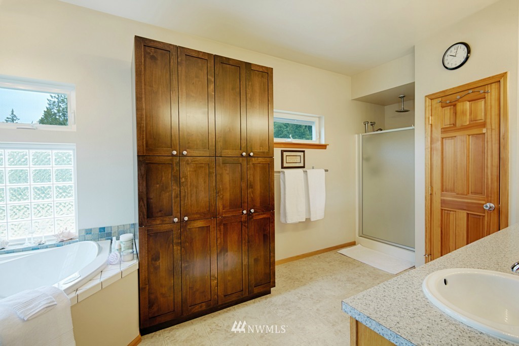 8901 Southeast View Park Road Port Orchard, WA 98367 - Photo 22 of 25 Gallery Image 22
