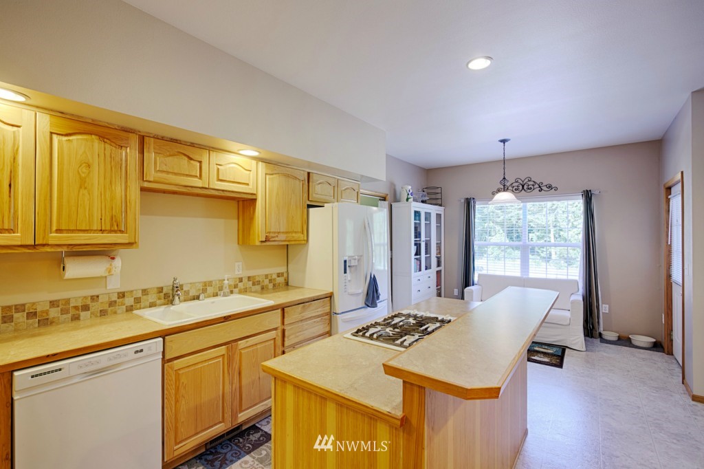 8901 Southeast View Park Road Port Orchard, WA 98367 - Photo 9 of 25 Gallery Image 9