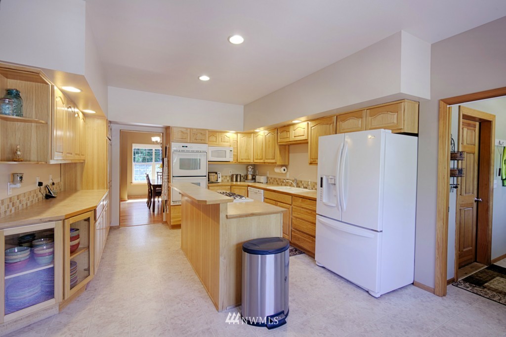 8901 Southeast View Park Road Port Orchard, WA 98367 - Photo 10 of 25 Gallery Image 10
