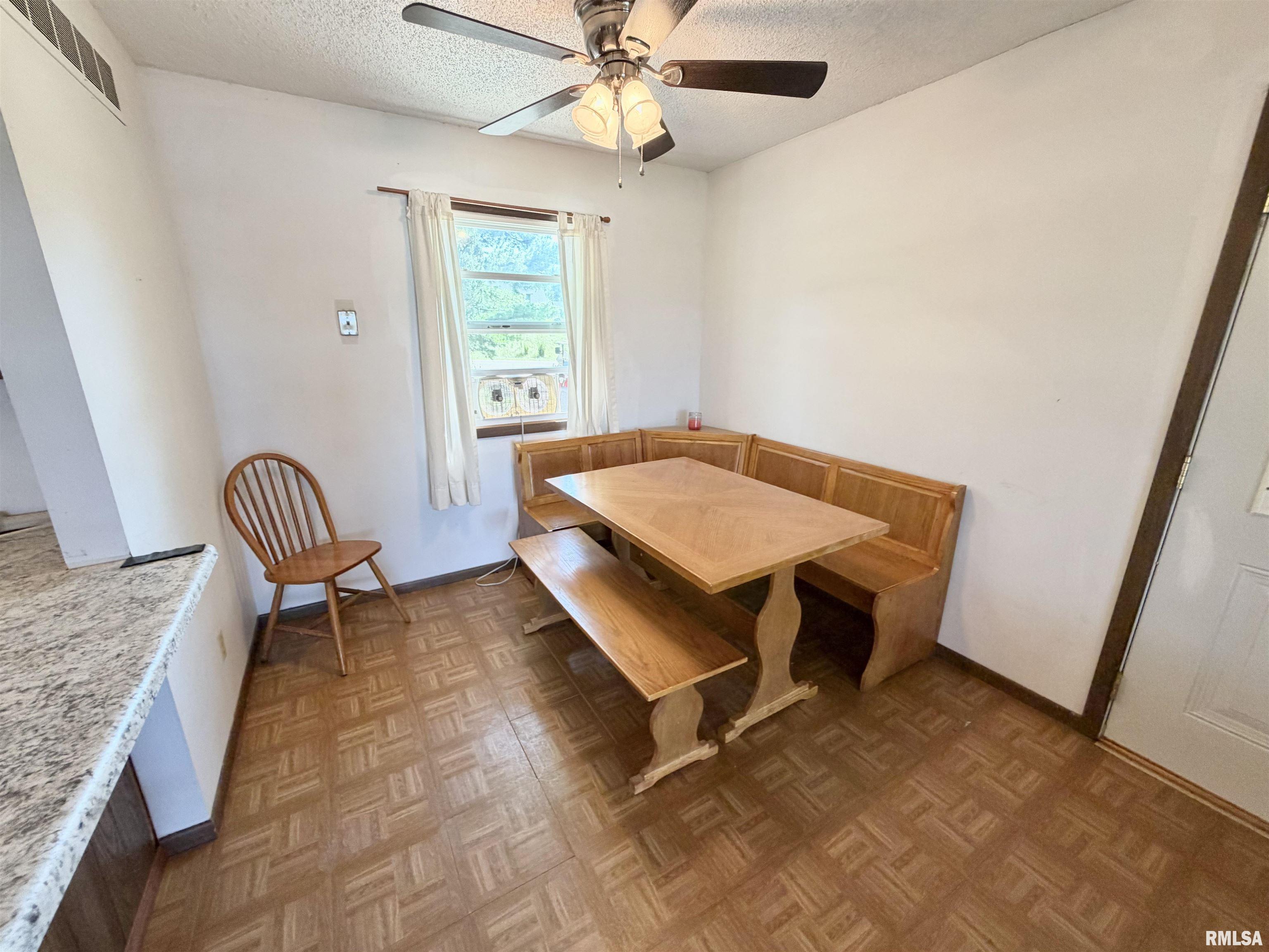 1026 Lakeview Road North Dahinda, IL 61428 - Photo 9 of 34 Gallery Image 9