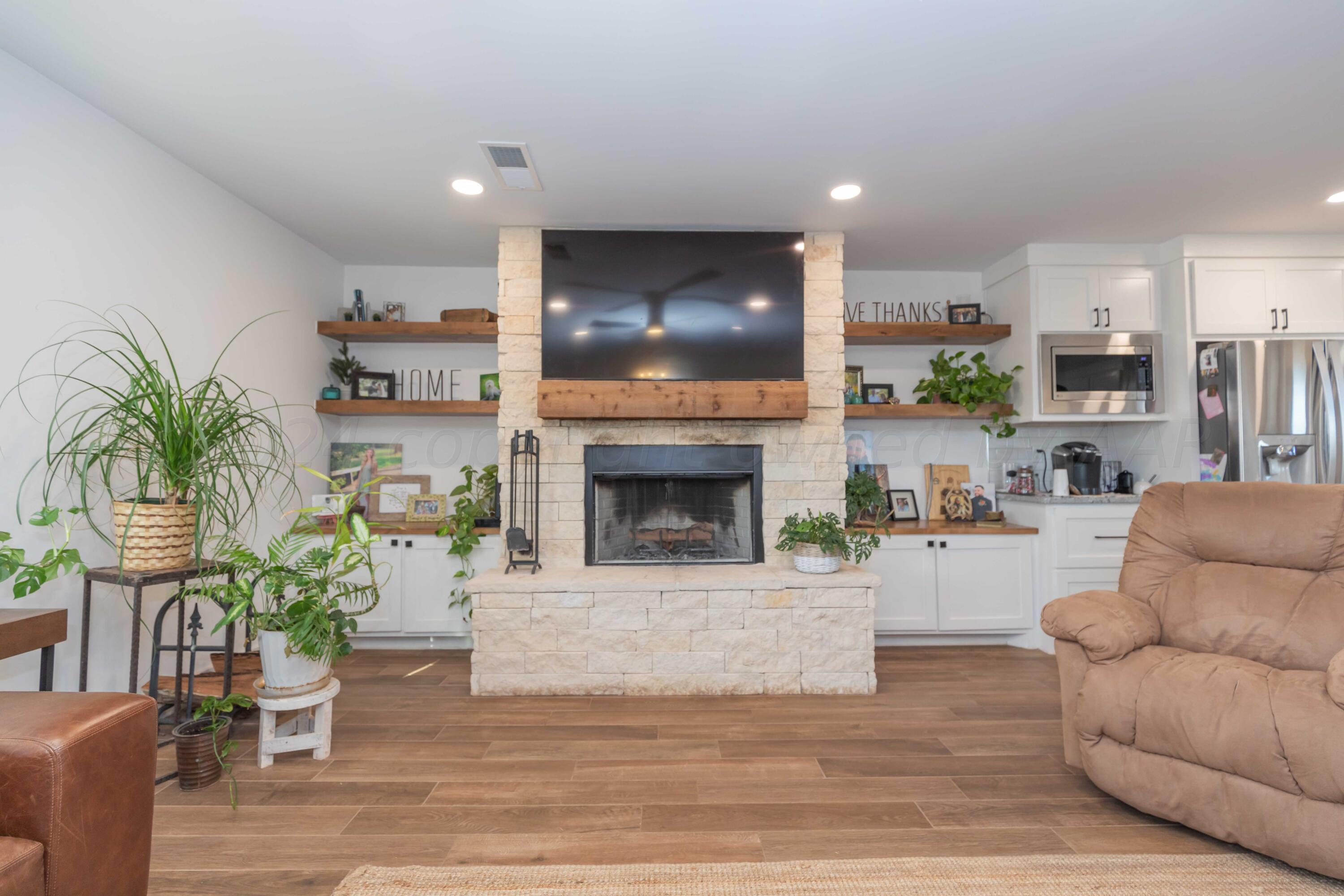 8850 West Rockwell Road Amarillo, TX 79119 - Photo 19 of 75 LIVING ROOM VIEW 2