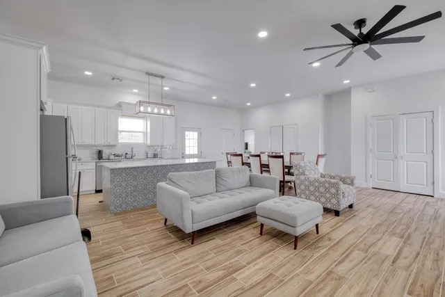 $1,200,000 | 1601 County Road 466, Elgin, TX 78621