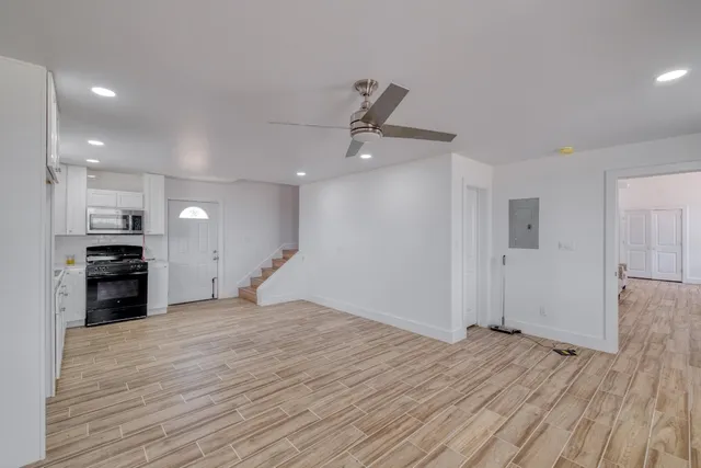 $1,200,000 | 1601 County Road 466, Elgin, TX 78621