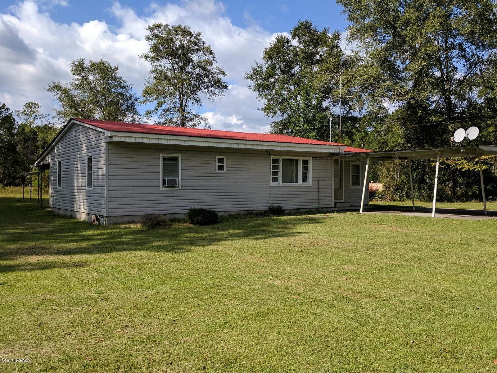 321 Nine Mile Road Maple Hill, NC 28454 - Photo 1 of 9 Farmhouse