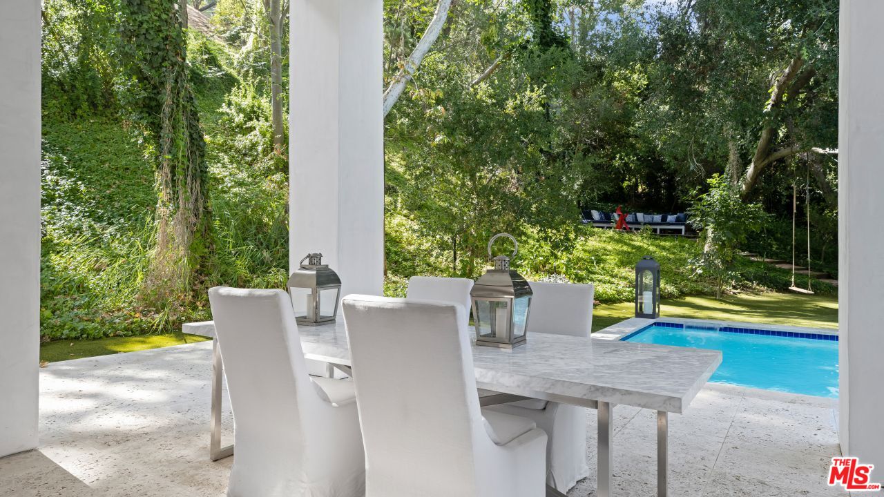 2231 Benedict Canyon Drive Beverly Hills, CA 90210 - Photo 17 of 50 a view of outdoor dining space with a table and chairs