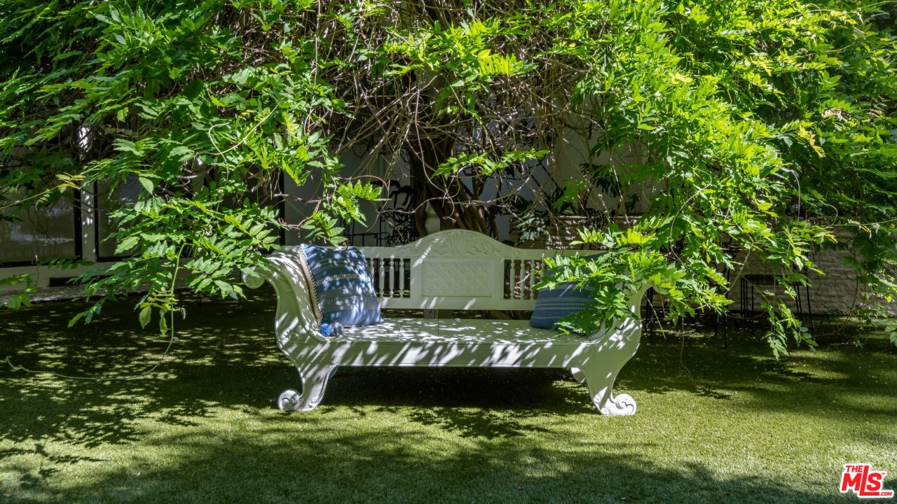 2231 Benedict Canyon Drive Beverly Hills, CA 90210 - Photo 36 of 50 a view of a back yard