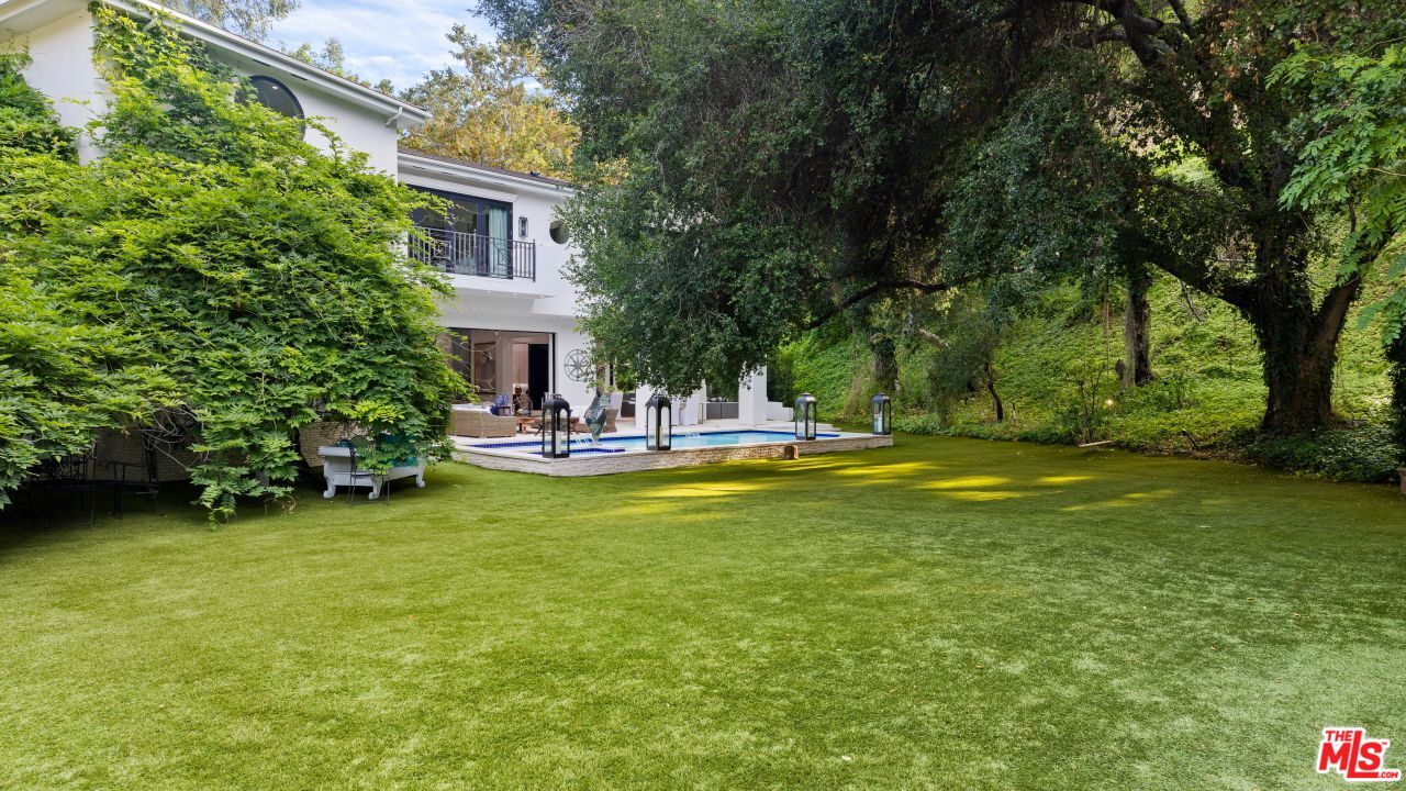 2231 Benedict Canyon Drive Beverly Hills, CA 90210 - Photo 41 of 50 a view of a fountain in front of a house