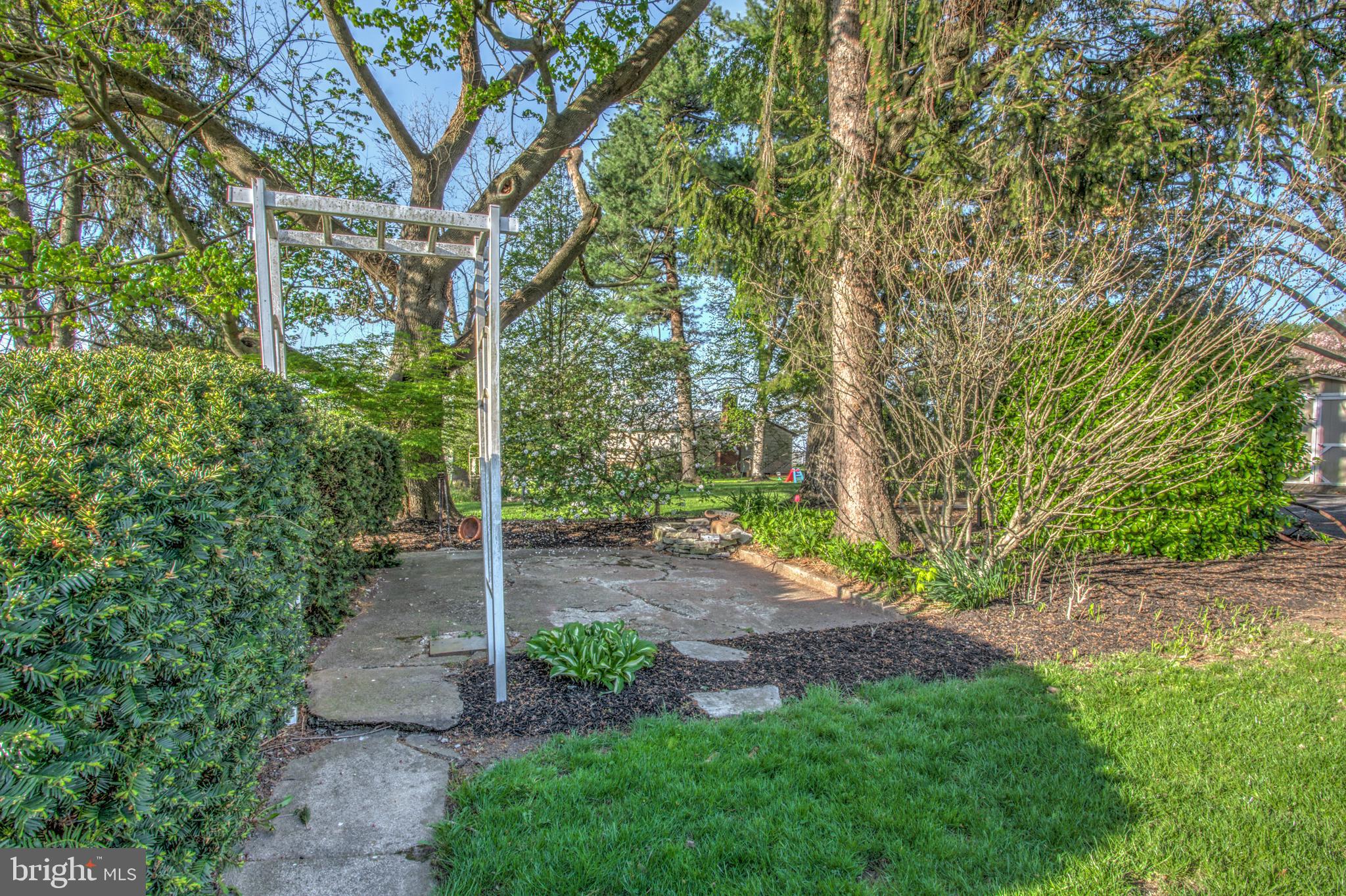 950 Clay Road Lititz, PA 17543 - Photo 43 of 43 Charming outdoor living