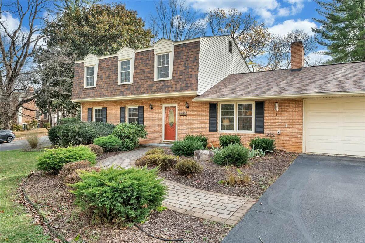 3406 Grandin Road Southwest Roanoke, VA 24018 - Photo 3 of 58 tempImageZ9Px0d