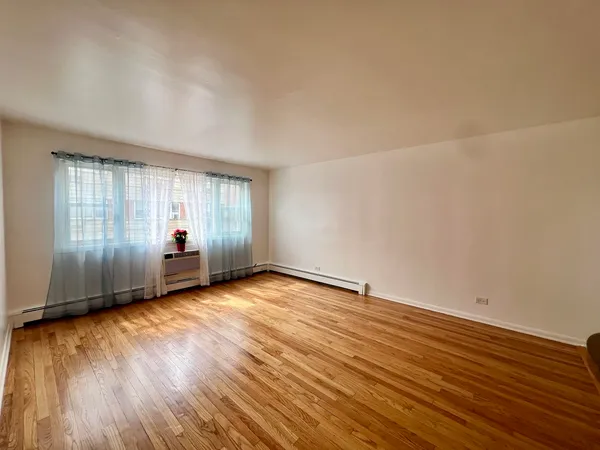 $1,200 | 2411 West Balmoral Avenue, Unit 2C, Chicago, IL 60625