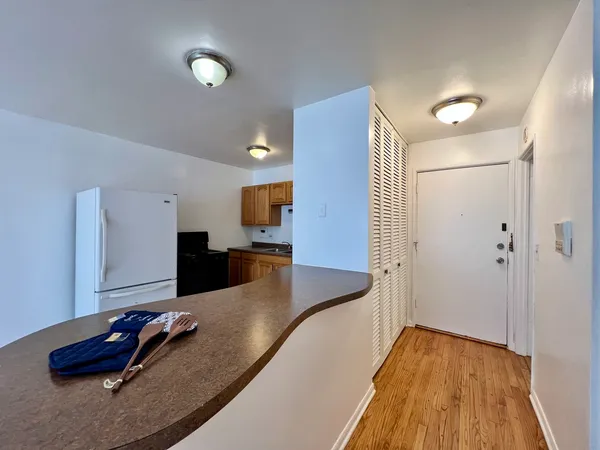 $1,200 | 2411 West Balmoral Avenue, Unit 2C, Chicago, IL 60625