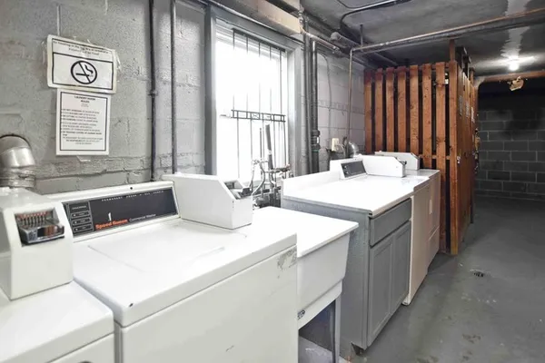 $1,200 | 2411 West Balmoral Avenue, Unit 2C, Chicago, IL 60625