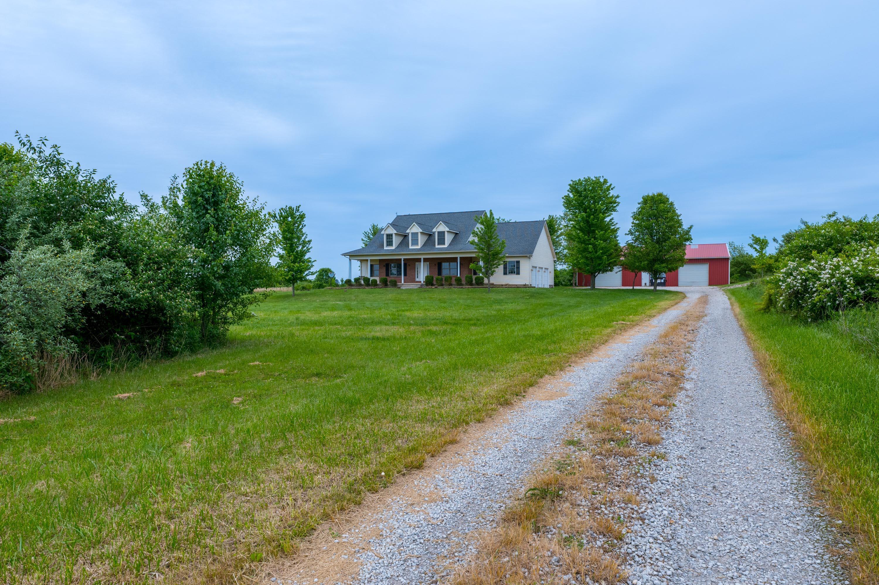 4640 Winchester Southern Road Circleville, OH 43113 - Photo 2 of 69 Drive on up