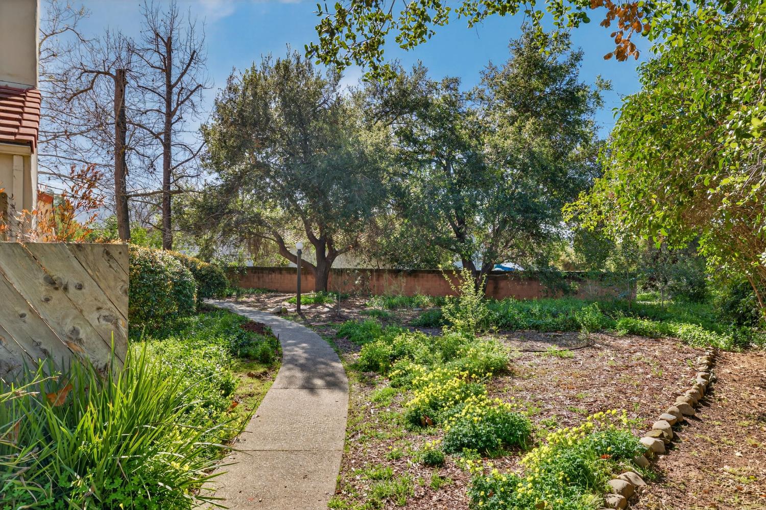 203 North Carrillo Road, Unit B Ojai, CA 93023 - Photo 7 of 50