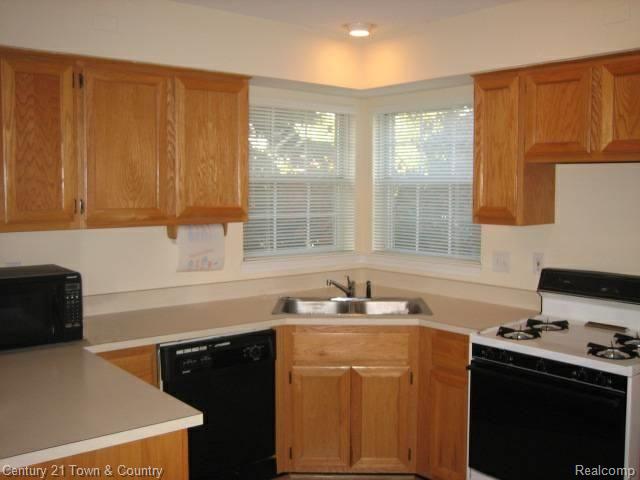 44603 Ridgefield Road Canton, MI 48188 - Photo 3 of 10 Kitchen