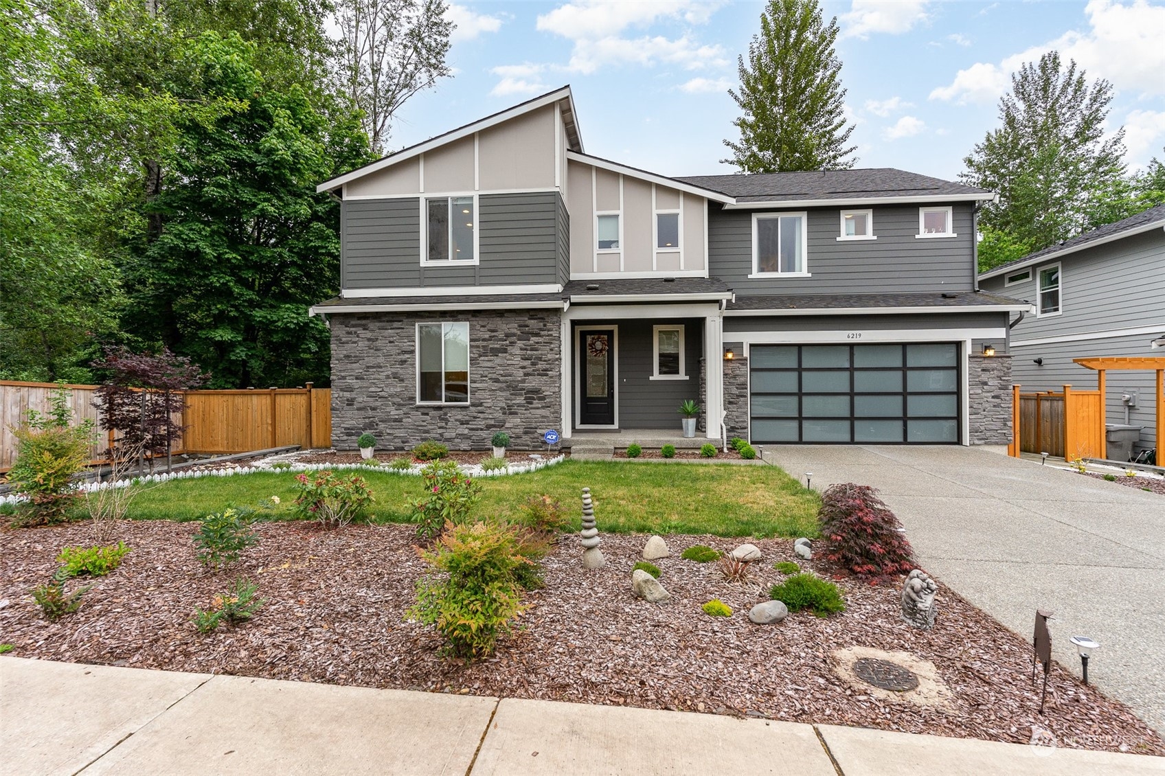 6219 Northeast 3rd Street Renton, WA 98059 - Photo 1 of 39 Gallery Image 1