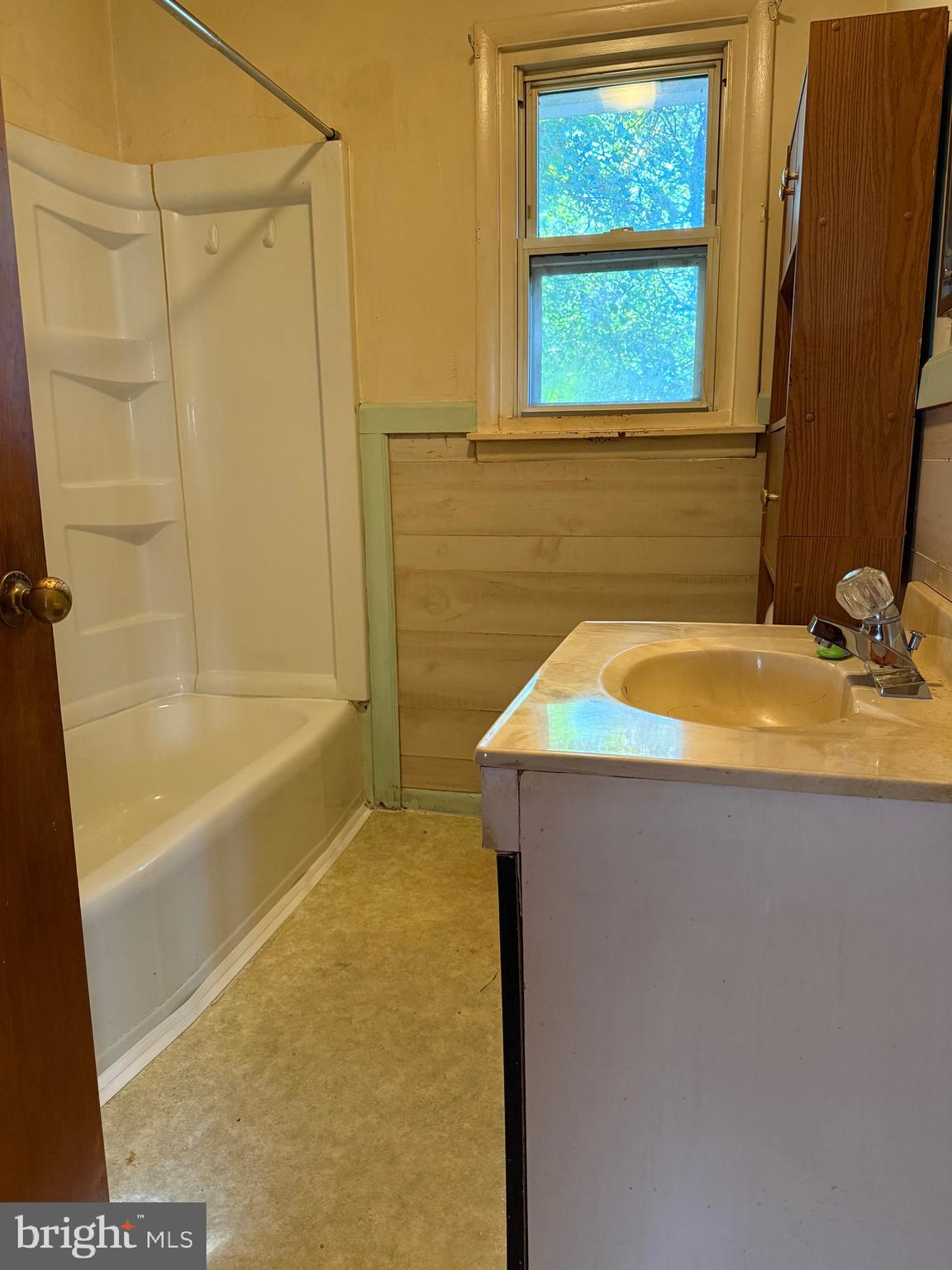 174 Spring Street Frostburg, MD 21532 - Photo 17 of 29 Upstairs Bathroom