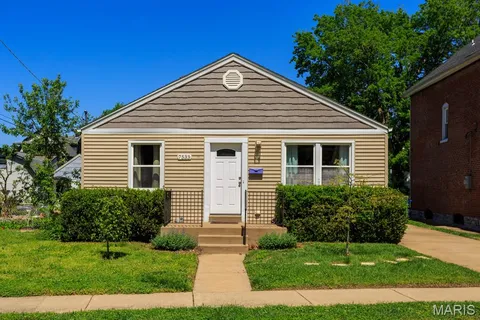 $249,900 | 7533 Woodland Avenue, St. Louis, MO 63143