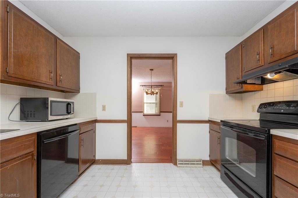 635 Barrocliff Road Clemmons, NC 27012 - Photo 8 of 39 Gallery Image 8