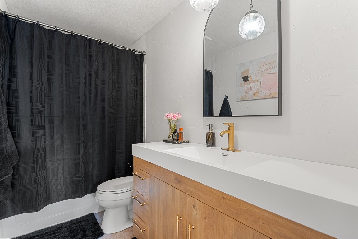 9833 Briar Ridge Drive Austin, TX 78748 - Photo 20 of 29 a bathroom with a sink vanity mirror and toilet