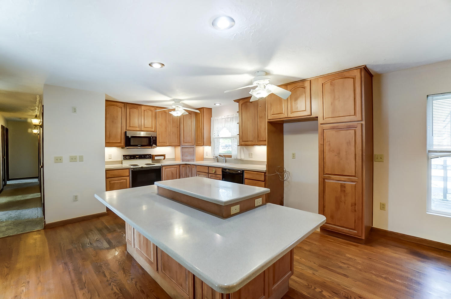 140 Owners Drive Springfield, OH 45502 - Photo 4 of 34