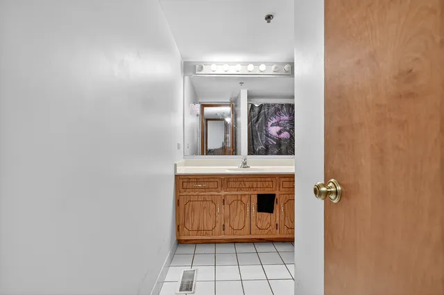 $185,900 | 10630 Ridgeland Avenue, Unit 1B, Chicago Ridge, IL 60415