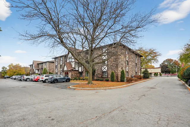 $185,900 | 10630 Ridgeland Avenue, Unit 1B, Chicago Ridge, IL 60415