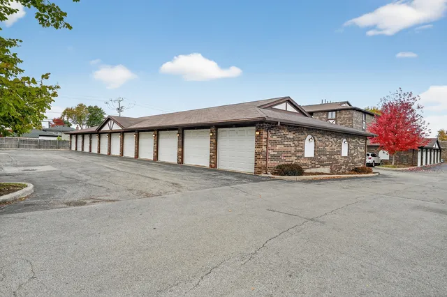 $185,900 | 10630 Ridgeland Avenue, Unit 1B, Chicago Ridge, IL 60415