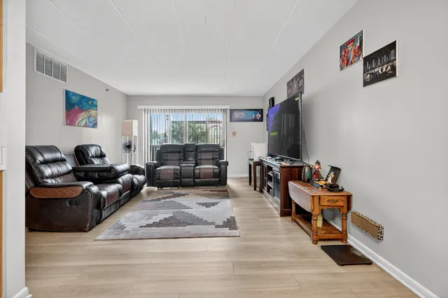 $185,900 | 10630 Ridgeland Avenue, Unit 1B, Chicago Ridge, IL 60415