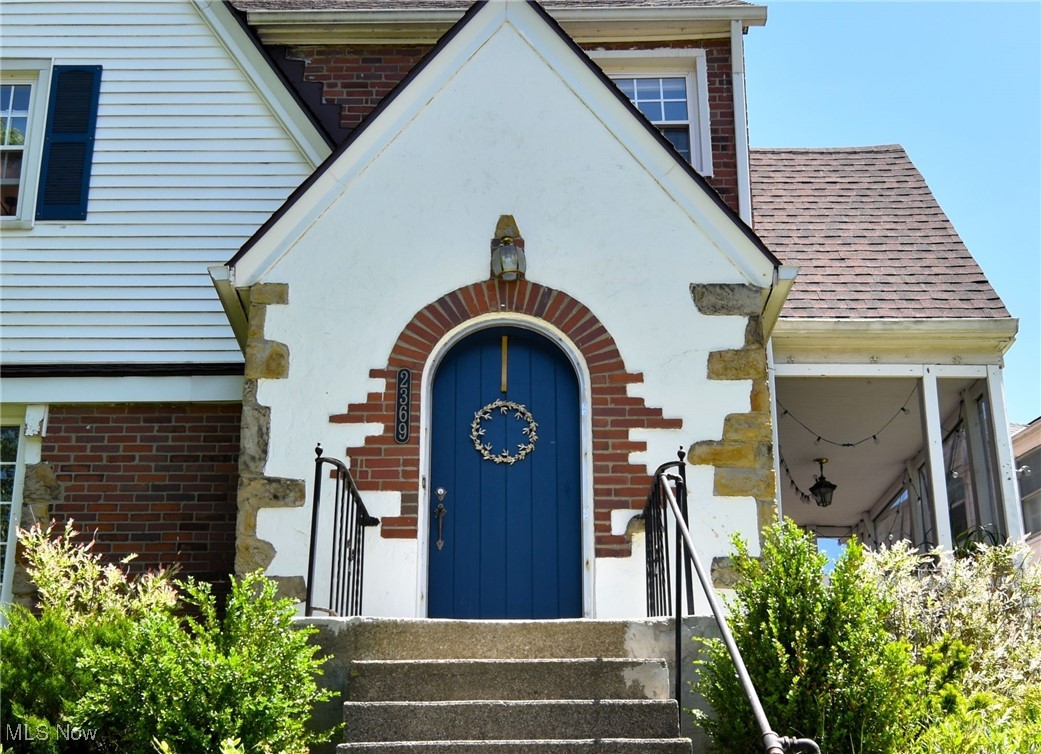 2369 Queenston Road Cleveland, OH 44118 - Photo 3 of 46 Gallery Image 3