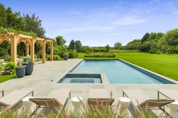 $185,000 | 571 Pauls Lane, Bridgehampton, NY 11932