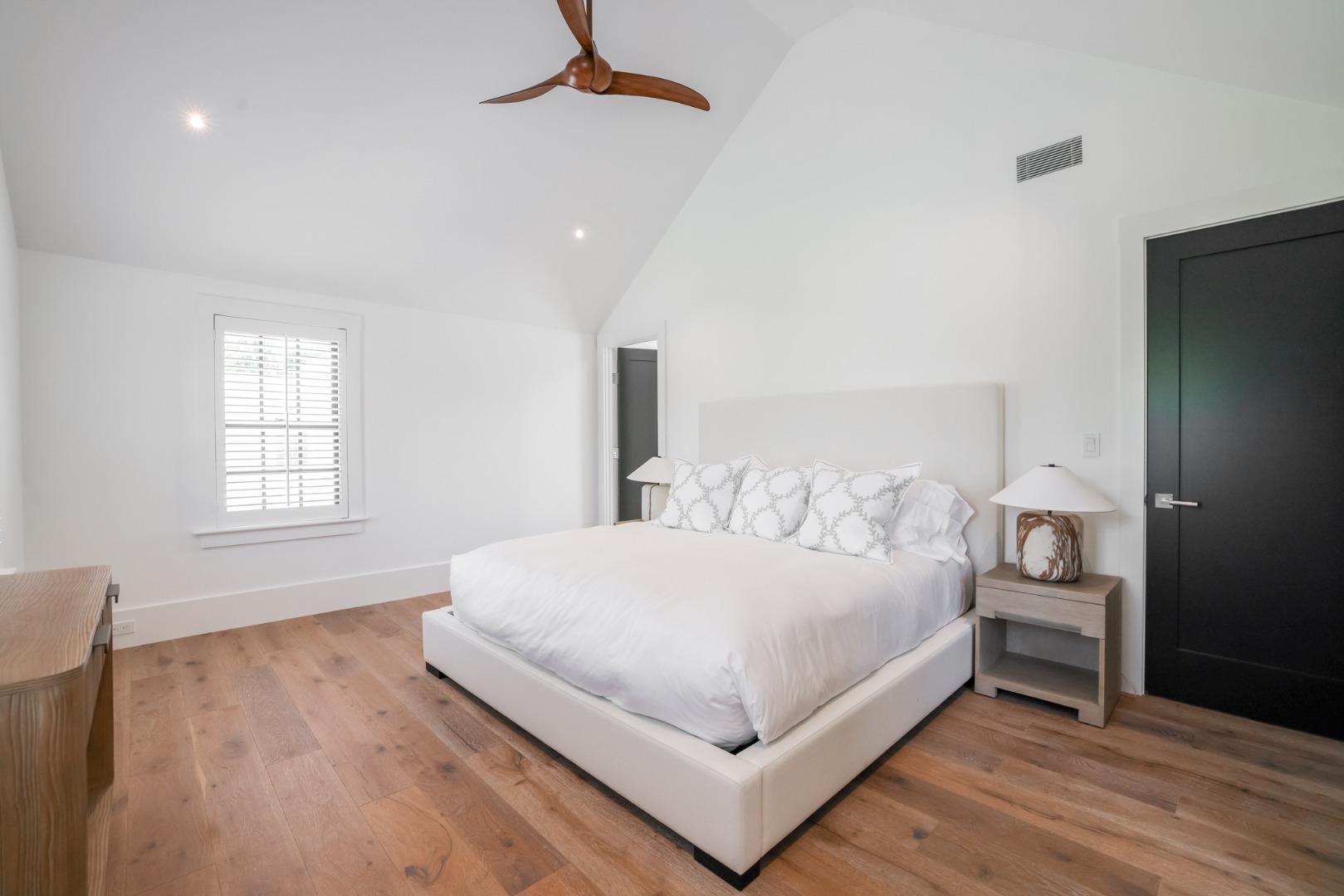 12 Derrymore Road Nantucket, MA 02554 - Photo 29 of 35 a bedroom with a bed and a window