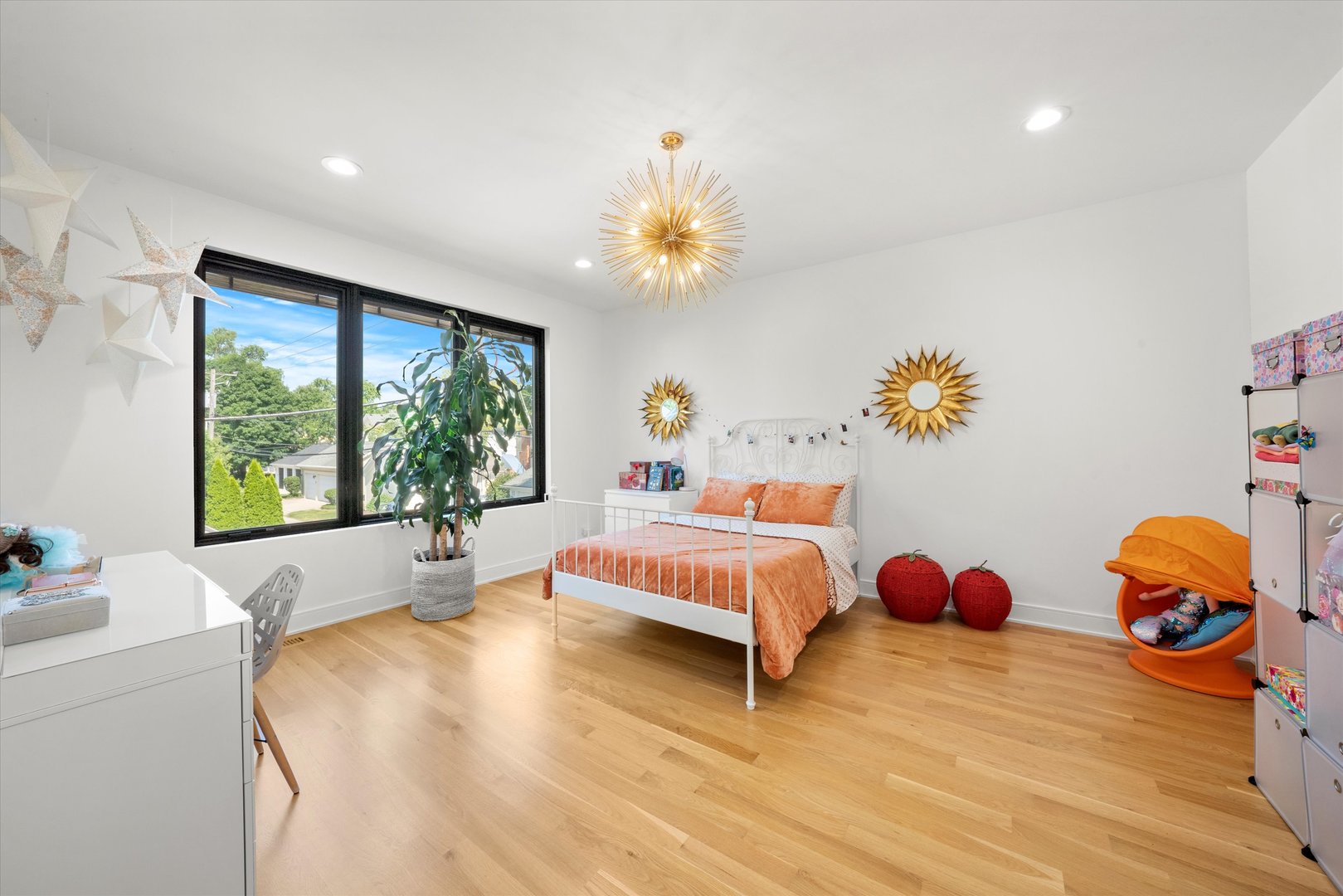 215 Eagle Street Naperville, IL 60540 - Photo 27 of 50 a bedroom with a bed and a window