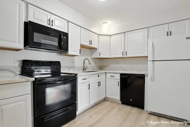 $218,500 | 2600 Brookwood Way Drive, Unit 305, Rolling Meadows, IL 60008