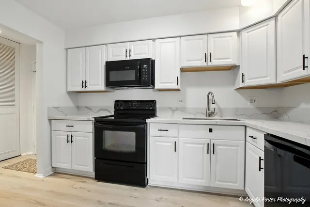 $218,500 | 2600 Brookwood Way Drive, Unit 305, Rolling Meadows, IL 60008