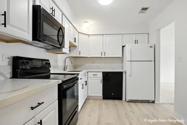 $218,500 | 2600 Brookwood Way Drive, Unit 305, Rolling Meadows, IL 60008