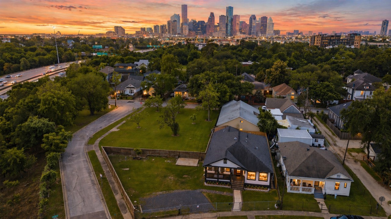 206 North Street Houston, TX 77009 - Photo 2 of 48