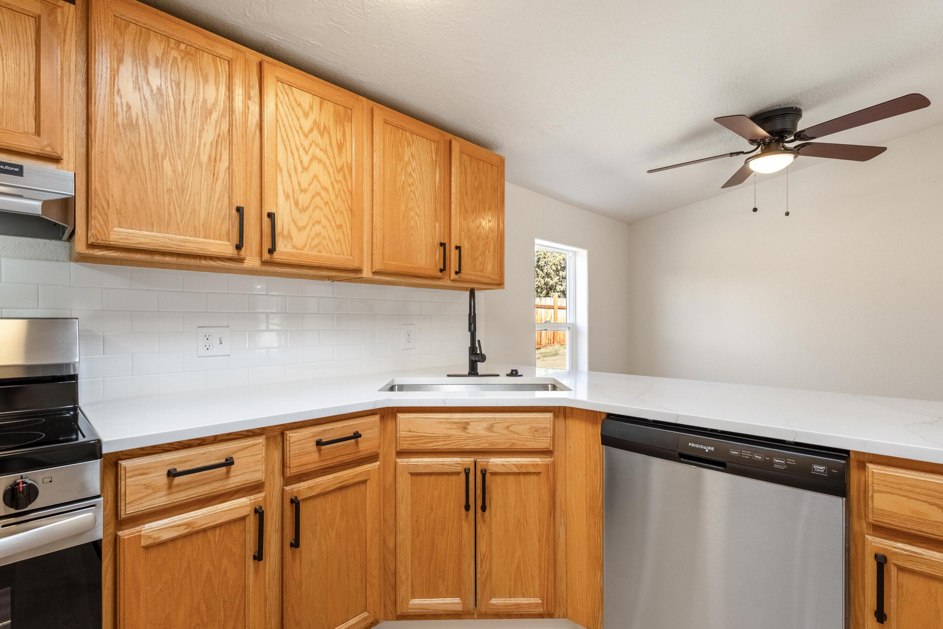 9071 Southwest Sand Ridge Road Terrebonne, OR 97760 - Photo 9 of 35 Gallery Image 9