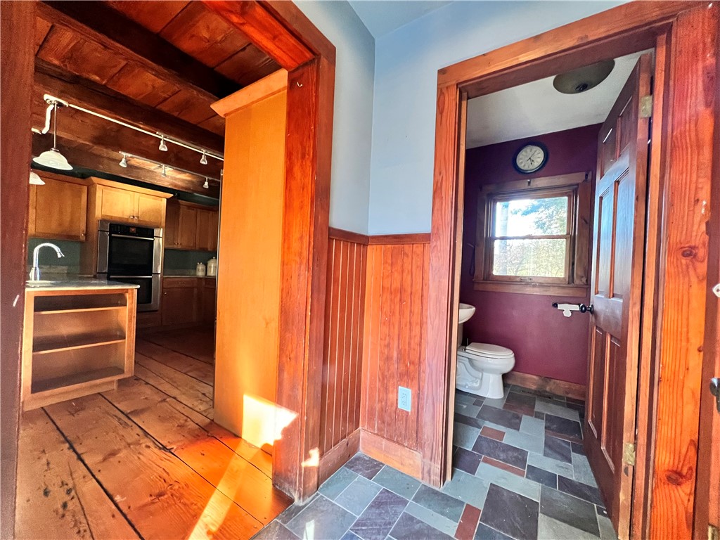 579 E Road Tiverton, RI 02878 - Photo 13 of 41