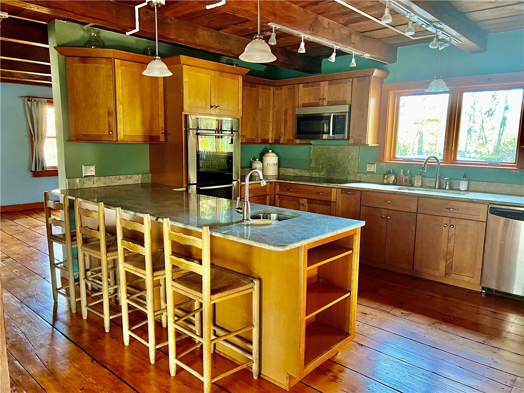 579 E Road Tiverton, RI 02878 - Photo 15 of 41