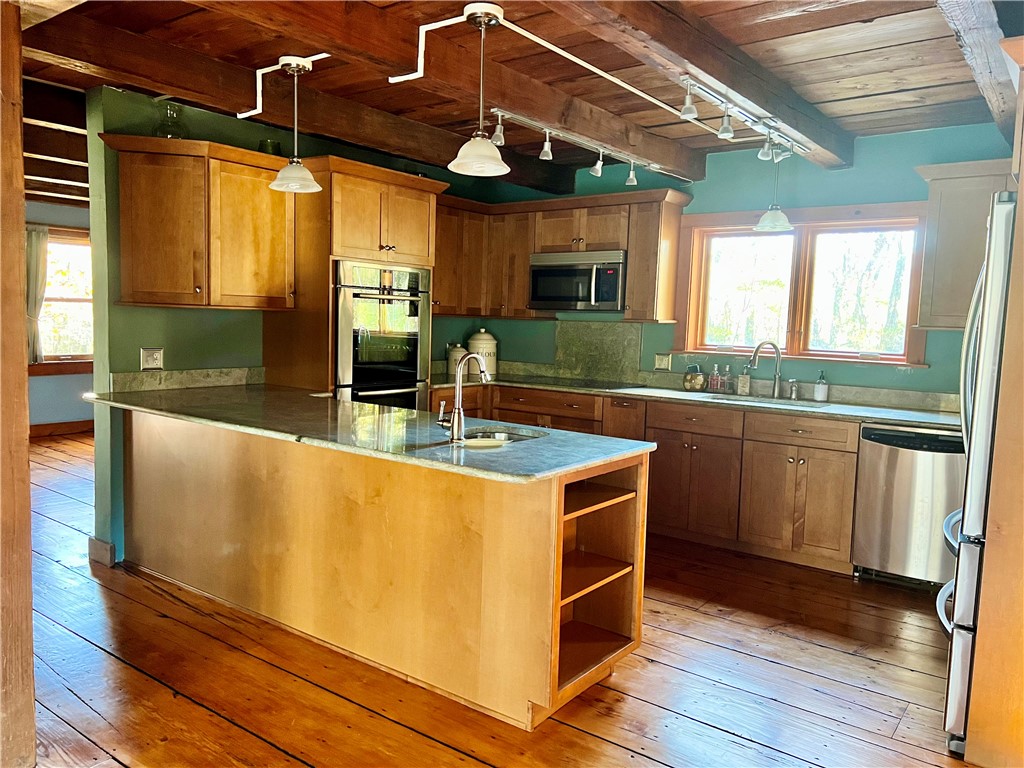 579 E Road Tiverton, RI 02878 - Photo 16 of 41
