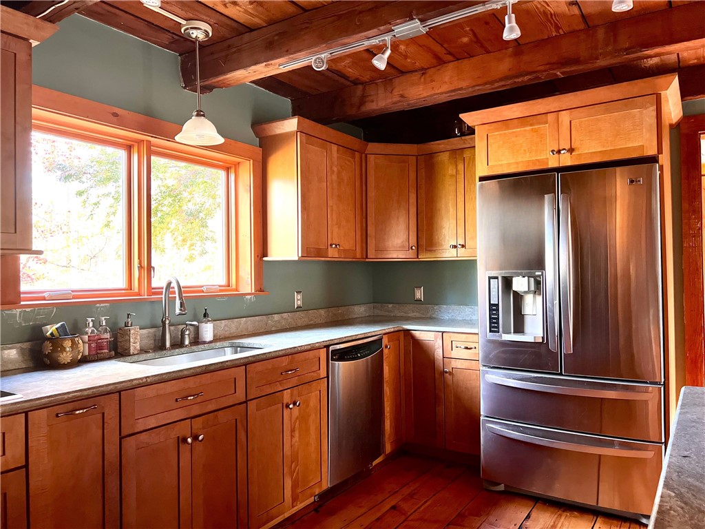 579 E Road Tiverton, RI 02878 - Photo 17 of 41