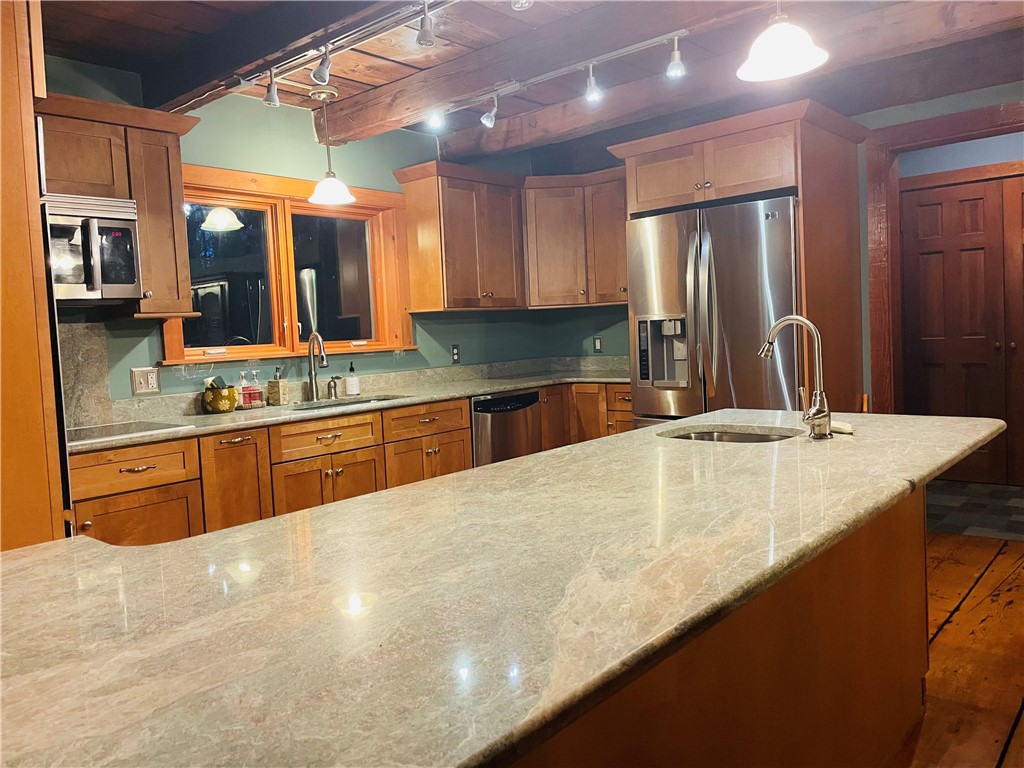 579 E Road Tiverton, RI 02878 - Photo 21 of 41