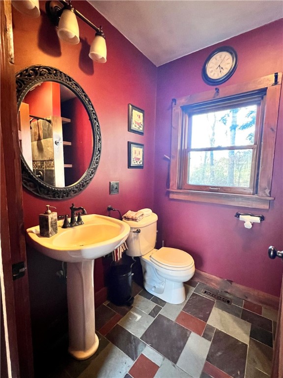 579 E Road Tiverton, RI 02878 - Photo 22 of 41